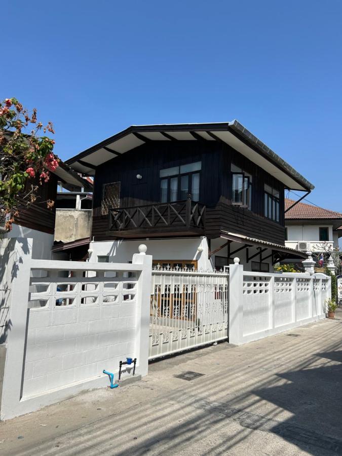 Cozy Villa In Chiangmai Old Town チエンマイ エクステリア 写真